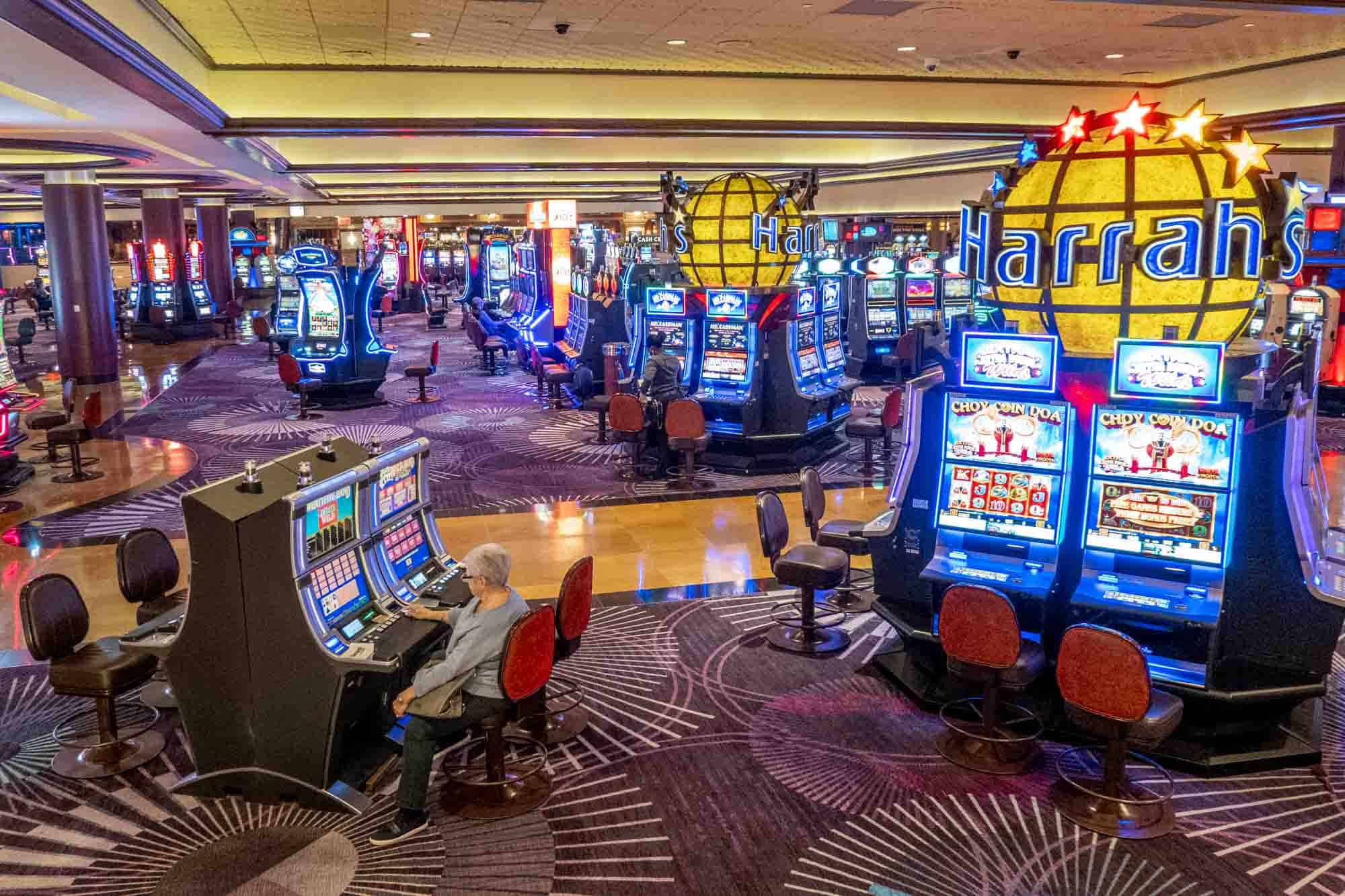 Kırmızı-Siyah Blackjack Oyunu: Risk ve Ödülün Dansı
